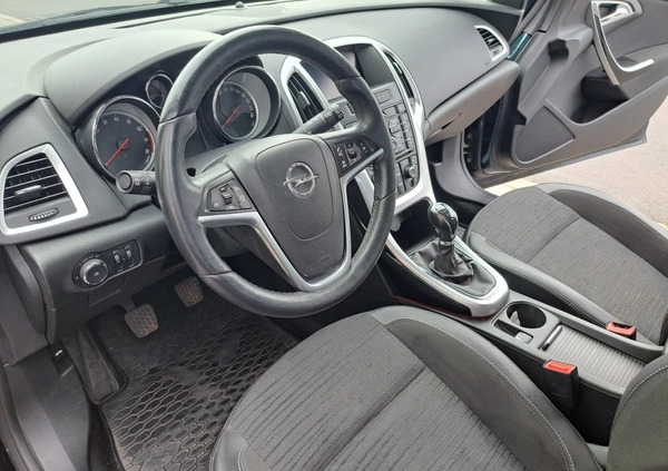 Opel Astra cena 40000 przebieg: 184000, rok produkcji 2014 z Głogów małe 326